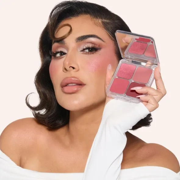 Blush Filter Blurring Blushlighters Palette - Palett med blush och hig