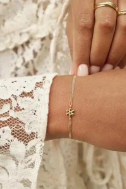 Bracelet gifting flower