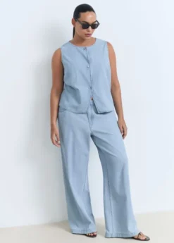 Buttoned denim gilet