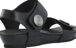 CASAVA Button Sandal Leather