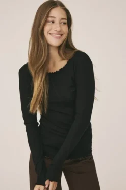 Cilla 14 Langærmede striktrøje med bølgende kant - 100% Merino uld