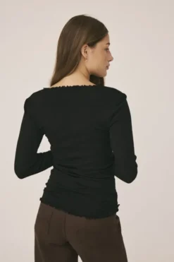 Cilla 14 Langærmede striktrøje med bølgende kant - 100% Merino uld