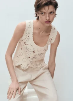 Crochet top with flowers