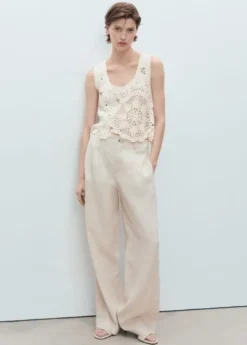 Crochet top with flowers