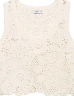 Crochet top with flowers
