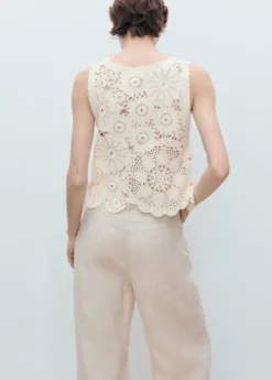 Crochet top with flowers