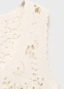 Crochet top with flowers