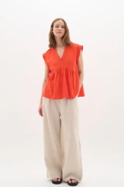 EllieIW V-Top