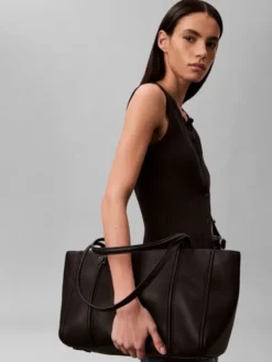 EMBLEM HW PEBBLE TOTE