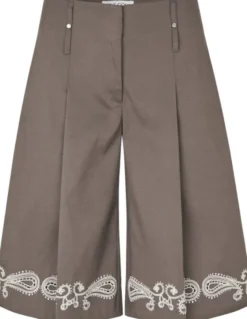 2492 Embroidered Canvas, Pleated Eyelet Bermuda