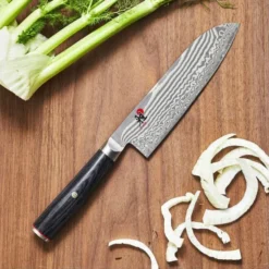 5000 FC-D Santoku kniv 180 Fin egg Pakka