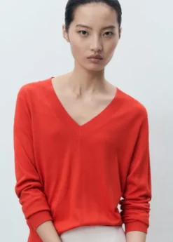 Fine-knit V-neck sweater