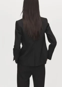 Fitted suit jacket