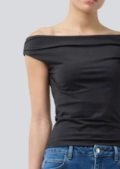 HimaMD off-shoulder top