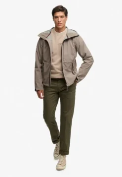 HOODED SOFTSHELL TREKKER JKT
