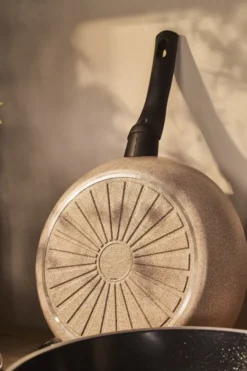 Ledro Stekpanna 28 Beige Rund Aluminum