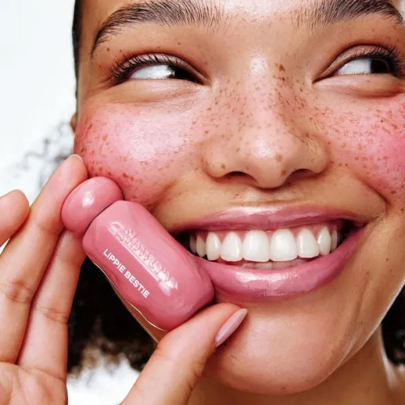 Lippie Bestie - Återfuktande läppolja med spegeleffekt