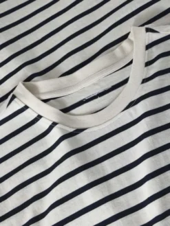 Loose striped t-shirt