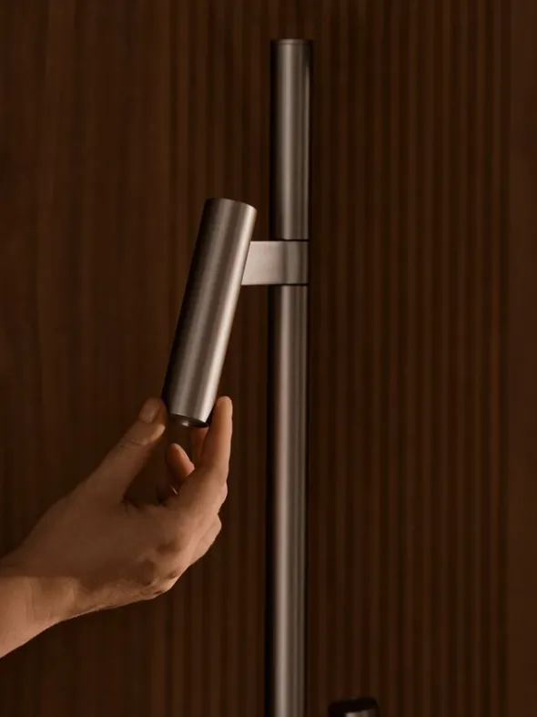 Makoto | Gulvlampe | Satin Krom