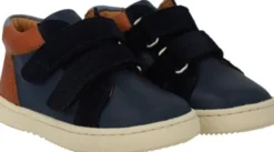 Mid-cut sneaker