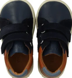 Mid-cut sneaker