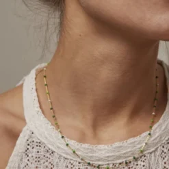 Necklace, Lola