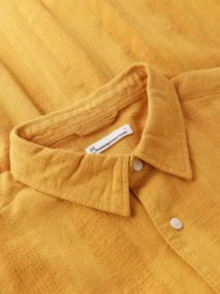 Relaxed structure short sleeve shirt