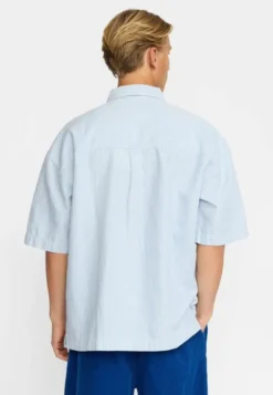 Short-sleeve shirts