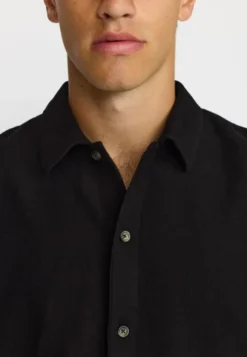 Short-sleeve shirts