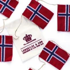 Stor flagranke med 10 Norske flag