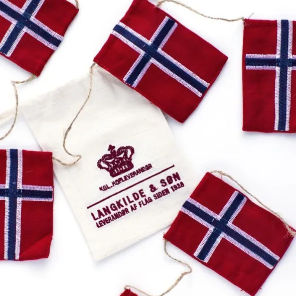 Stor flagranke med 10 Norske flag