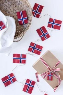 Stor flagranke med 10 Norske flag