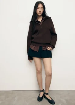 Sweater with contrasting zip collar