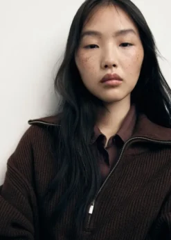 Sweater with contrasting zip collar