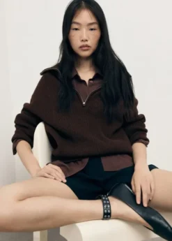 Sweater with contrasting zip collar