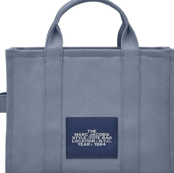THE MEDIUM TOTE