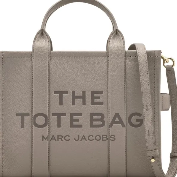 THE MEDIUM TOTE
