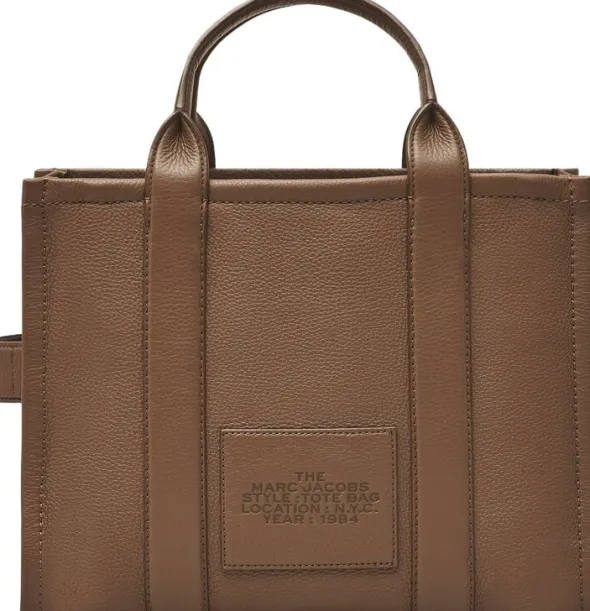 THE MEDIUM TOTE