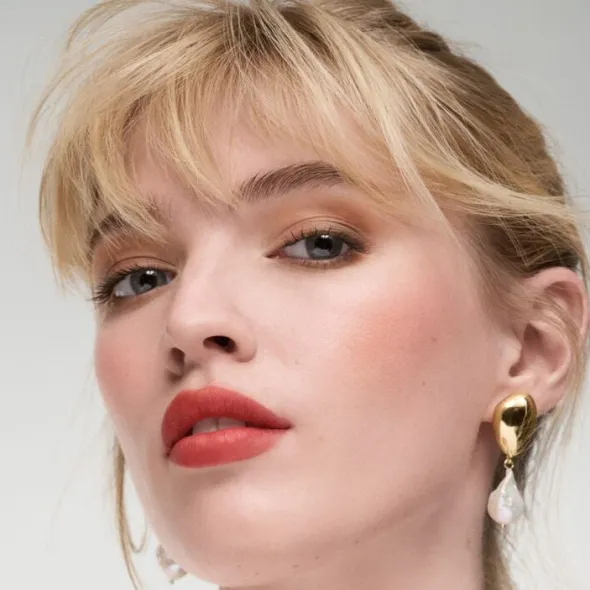 The Sculpting Blush