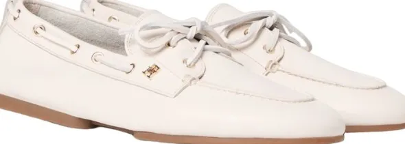 TH SLEEK LEATHER BOAT SHOE