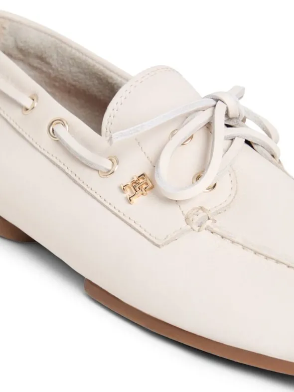 TH SLEEK LEATHER BOAT SHOE