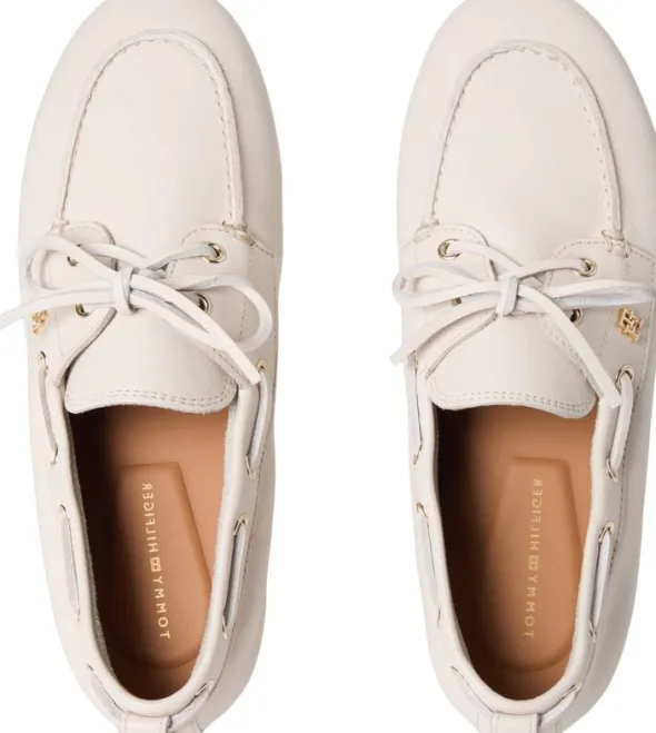 TH SLEEK LEATHER BOAT SHOE