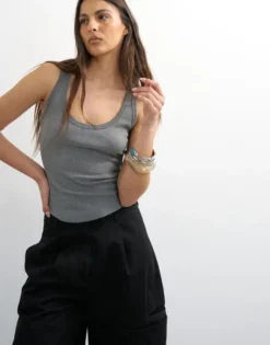 TSBRITT SL RIB SCOOP CURVE HEM VEST