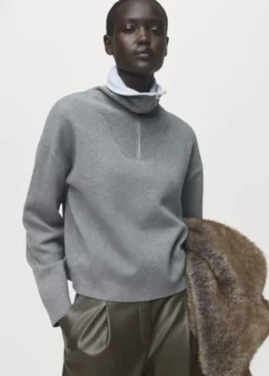 Turtleneck sweater with zip