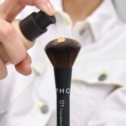 VEGAN BRUSH-24 - 01 FOUNDATION