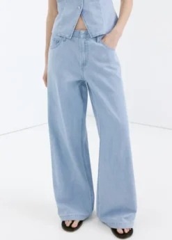 Wide leg mid-rise jeans