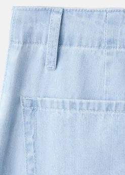Wide leg mid-rise jeans