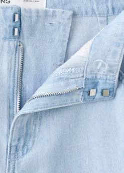 Wide leg mid-rise jeans