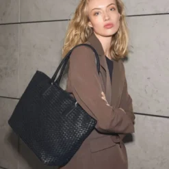 Wrenmbg Shopper, Weave